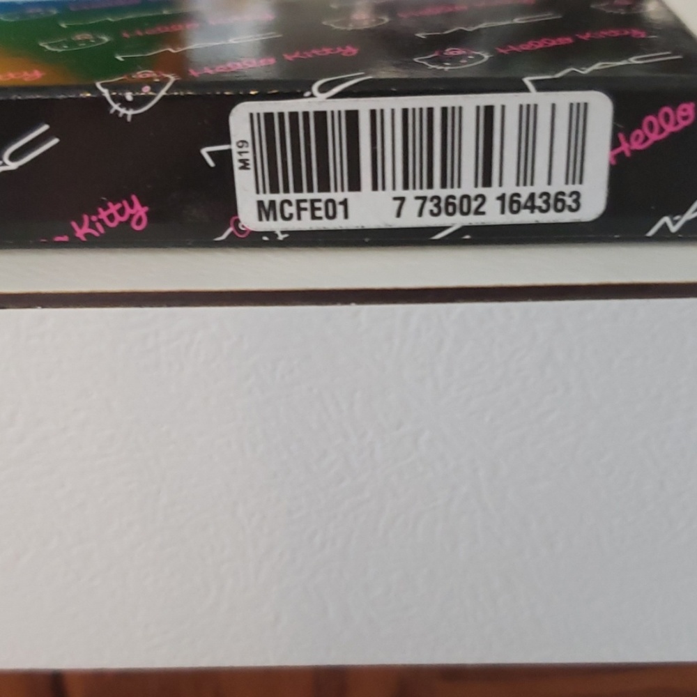 M.A.C. hello kitty eyshadow - Picture 5 of 5